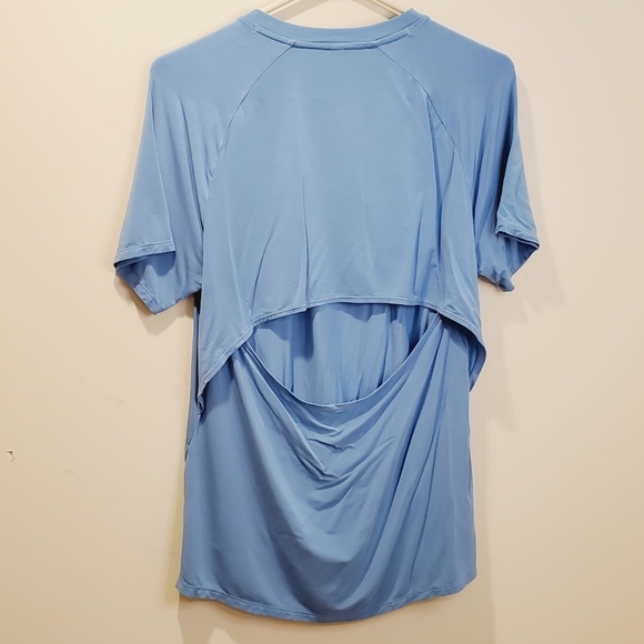 Under Armour Women's athletic top fits M - Picture 5 of 9